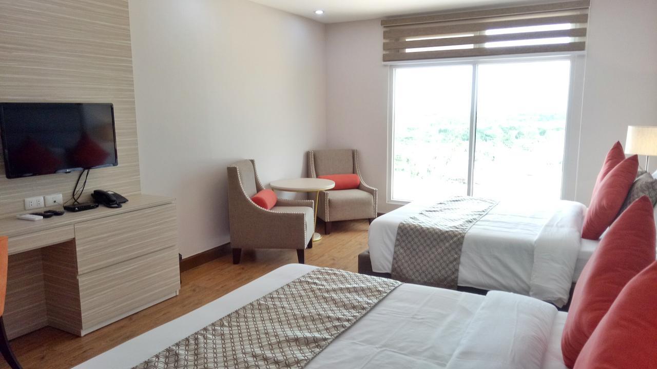 La Maja Rica Hotel Tarlac City Dış mekan fotoğraf