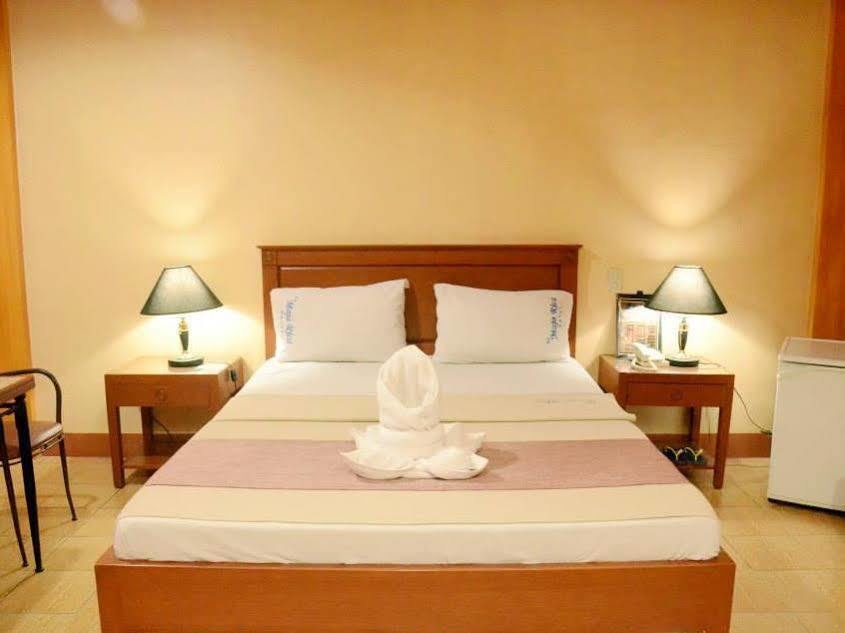 La Maja Rica Hotel Tarlac City Dış mekan fotoğraf