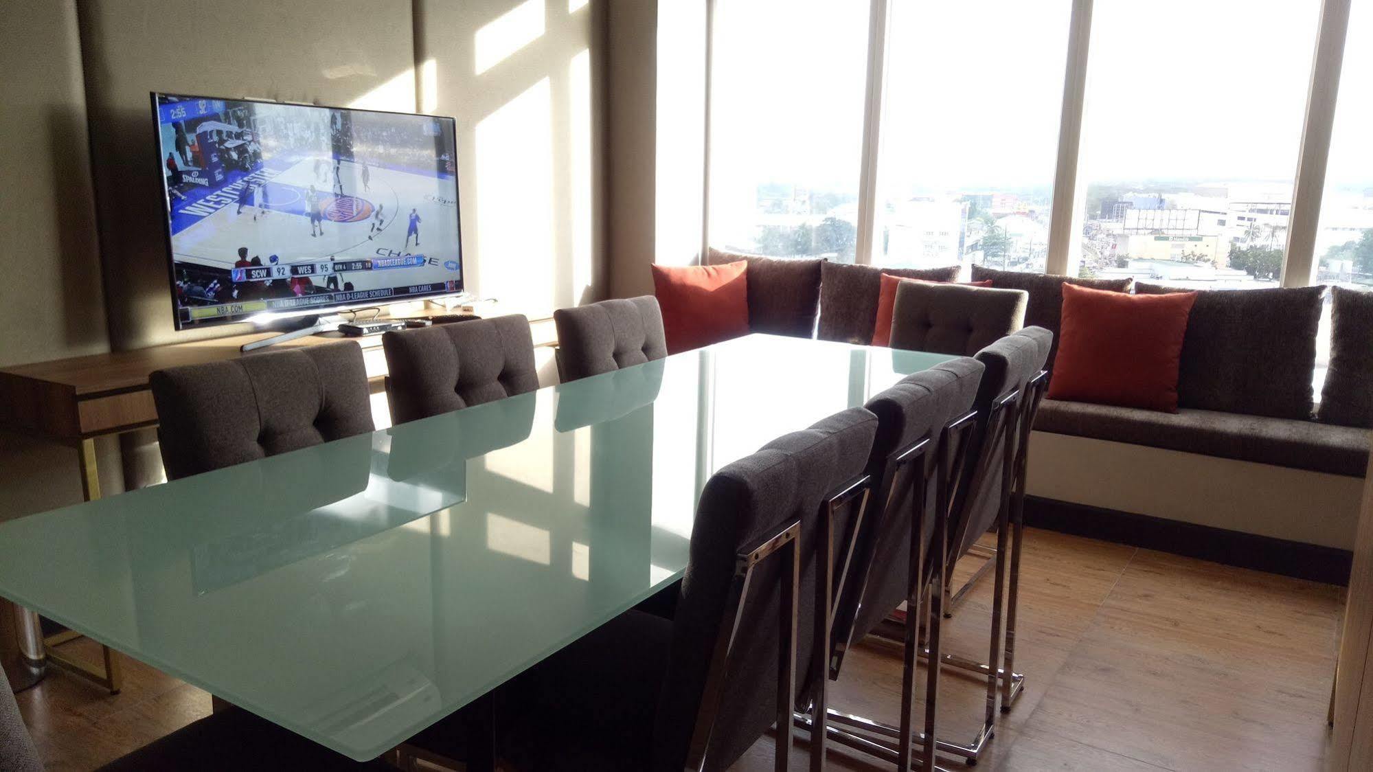 La Maja Rica Hotel Tarlac City Dış mekan fotoğraf